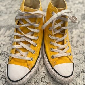 Yellow Chuck Taylor Converse HighTop woman’s size 6.5 men’s 4.5 lightly worn.